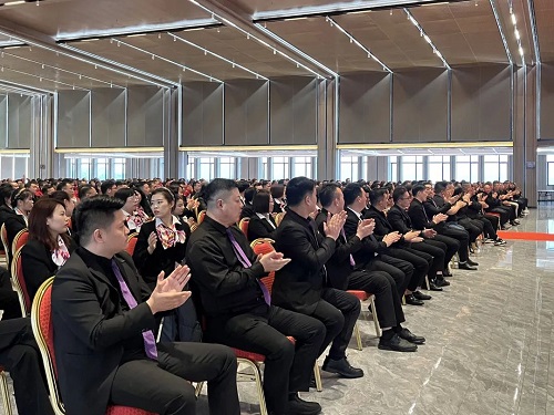 煥新啟程 · 乘勢騰飛 | 鴻業(yè)家具2023年員工大會暨耀江分廠落成典禮圓滿落幕 ！